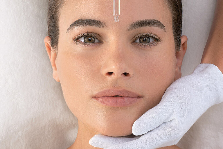 THALGO Hyaluronbehandlung im centrovital Day Spa ©THALGO