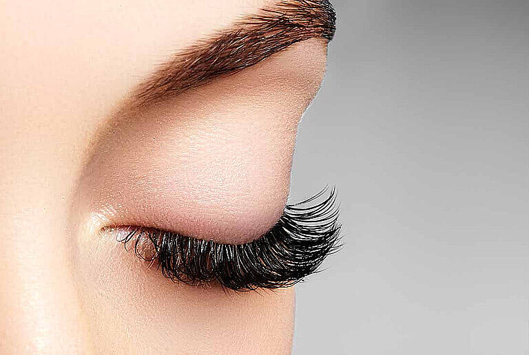 Wimpern färben ©marinafrost/Fotolia.com