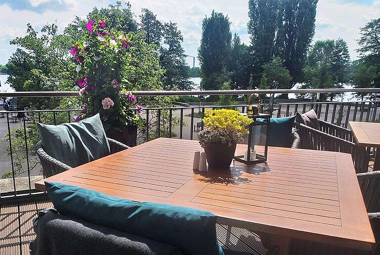 Restaurant emil's mit Terrasse im centrovital Hotel