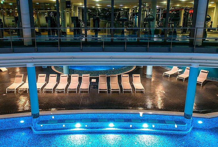 Pool- und Saunalandschaft im centrovital Hotel